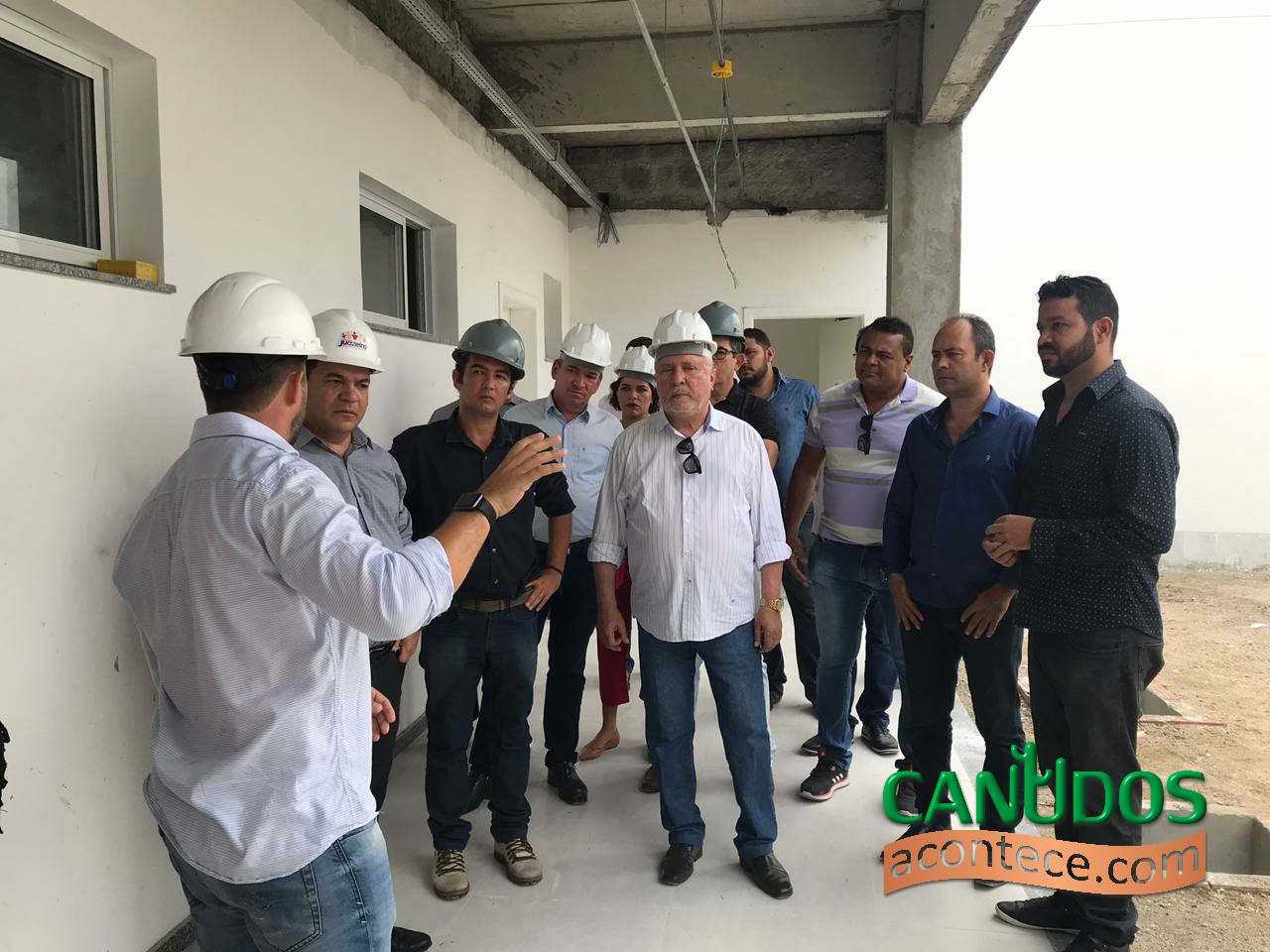 Prefeitos do Território do São Francisco visitam fase final das obras da Policlínica Regional 